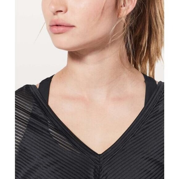 LULULEMON Ahead By Miles Short Sleeve Sz 6 Black - Picture 2 of 6